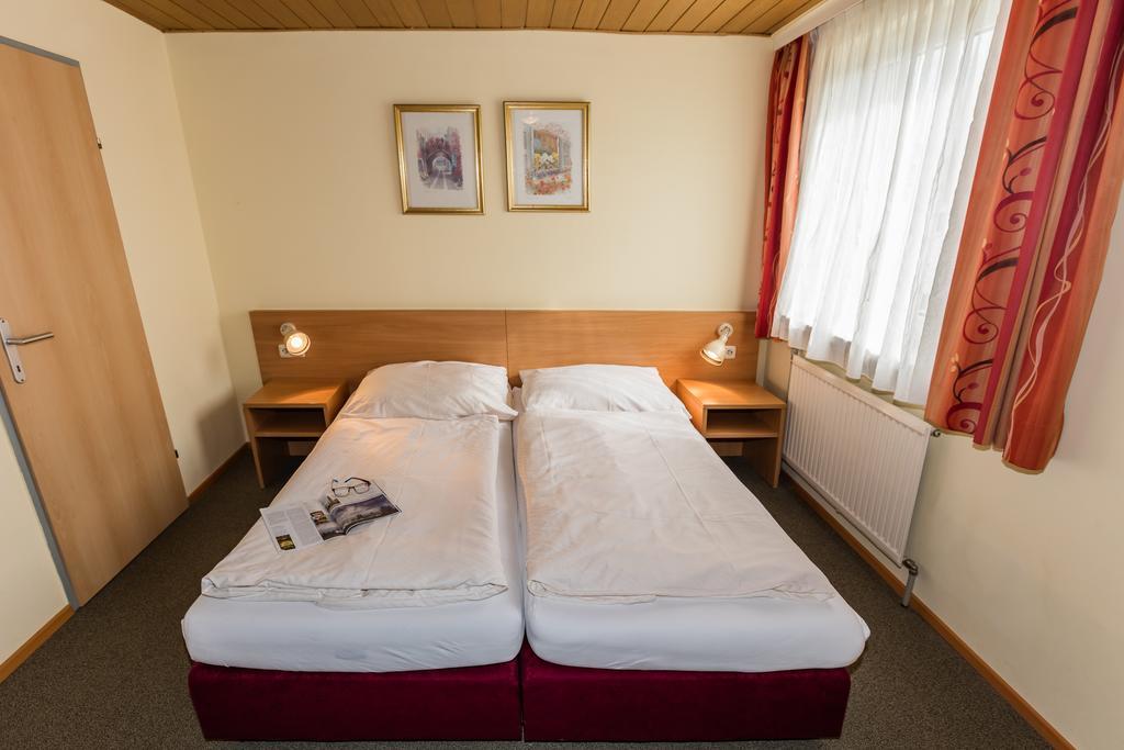 Hotel Denk Bed & Breakfast Vorchdorf Esterno foto