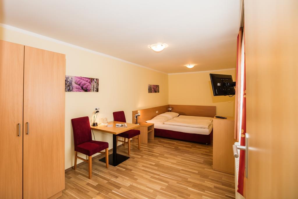 Hotel Denk Bed & Breakfast Vorchdorf Esterno foto