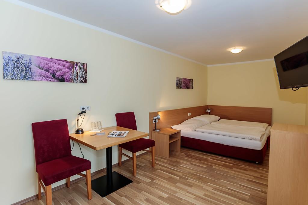 Hotel Denk Bed & Breakfast Vorchdorf Esterno foto
